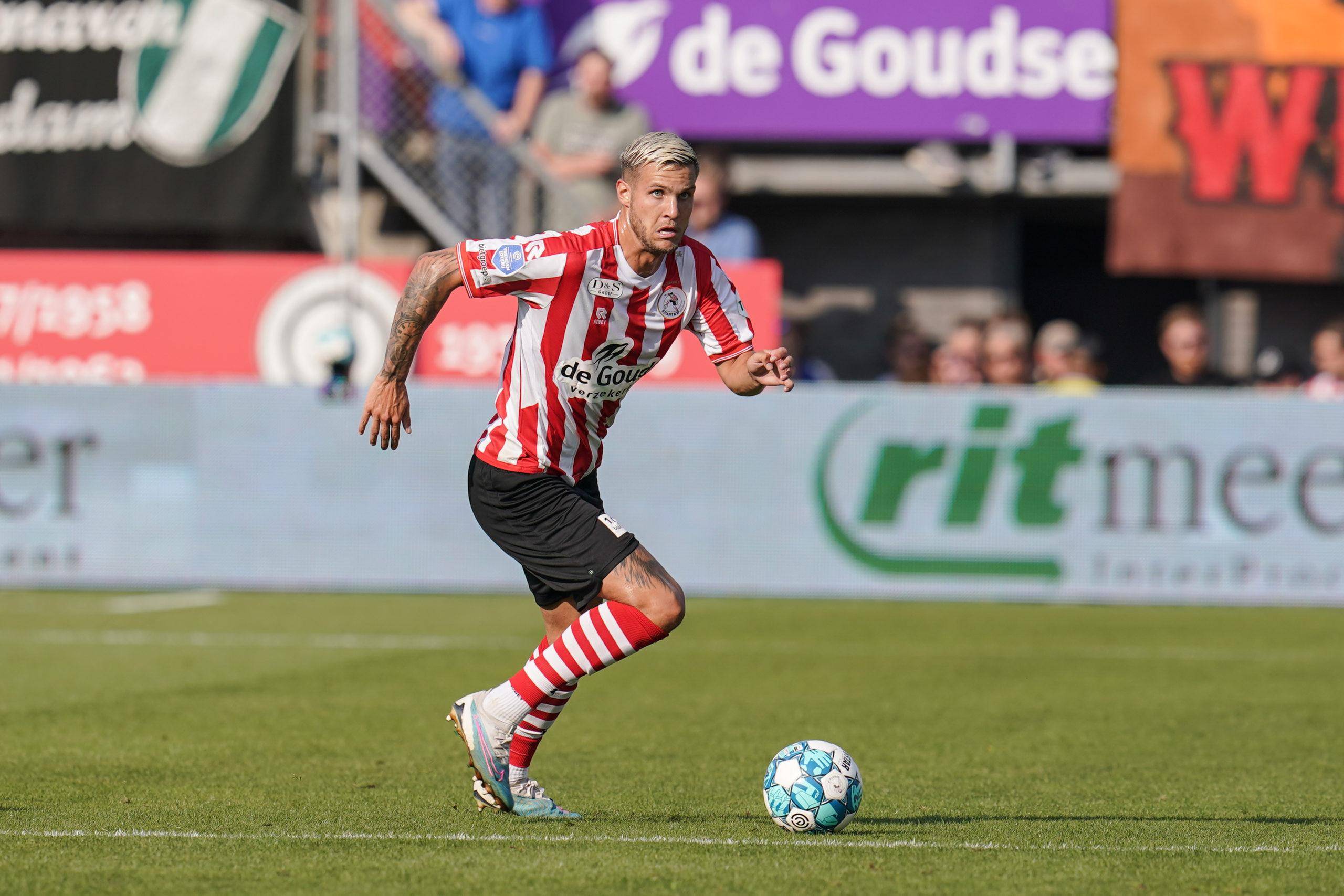 竞争激烈的 竞争激烈的