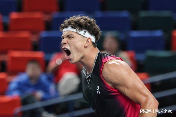 同时球迷的 同时球迷的